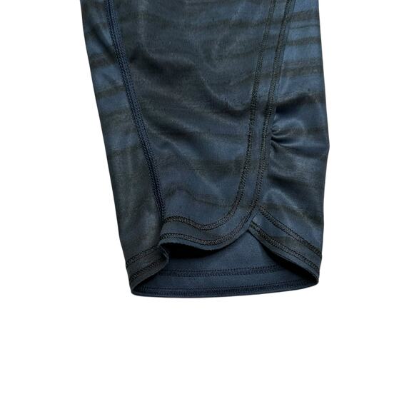 LULULEMON Black Blue Striped Top Speed Cropped Leggings Women's Size 8 Gym - Picture 3 of 7